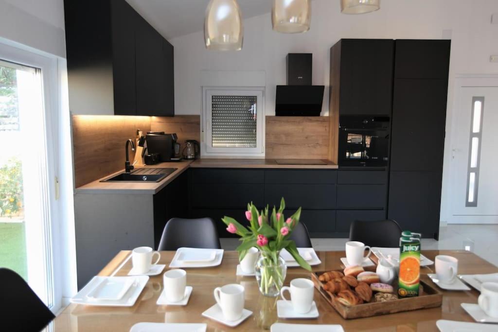Luxury Villa Lana Apt, Seaview Terrace, Large Outdoor Space, Bbq Trogir Exteriör bild