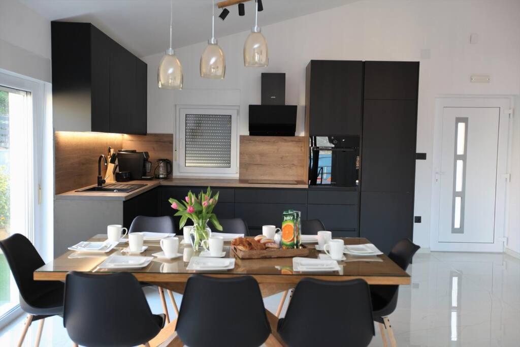 Luxury Villa Lana Apt, Seaview Terrace, Large Outdoor Space, Bbq Trogir Exteriör bild