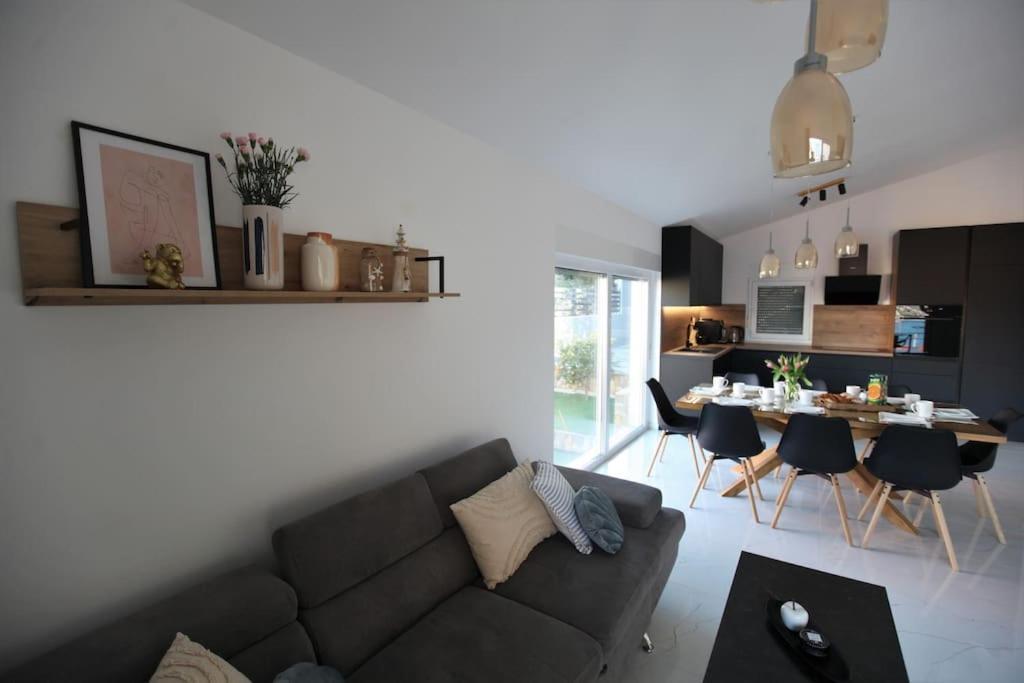 Luxury Villa Lana Apt, Seaview Terrace, Large Outdoor Space, Bbq Trogir Exteriör bild
