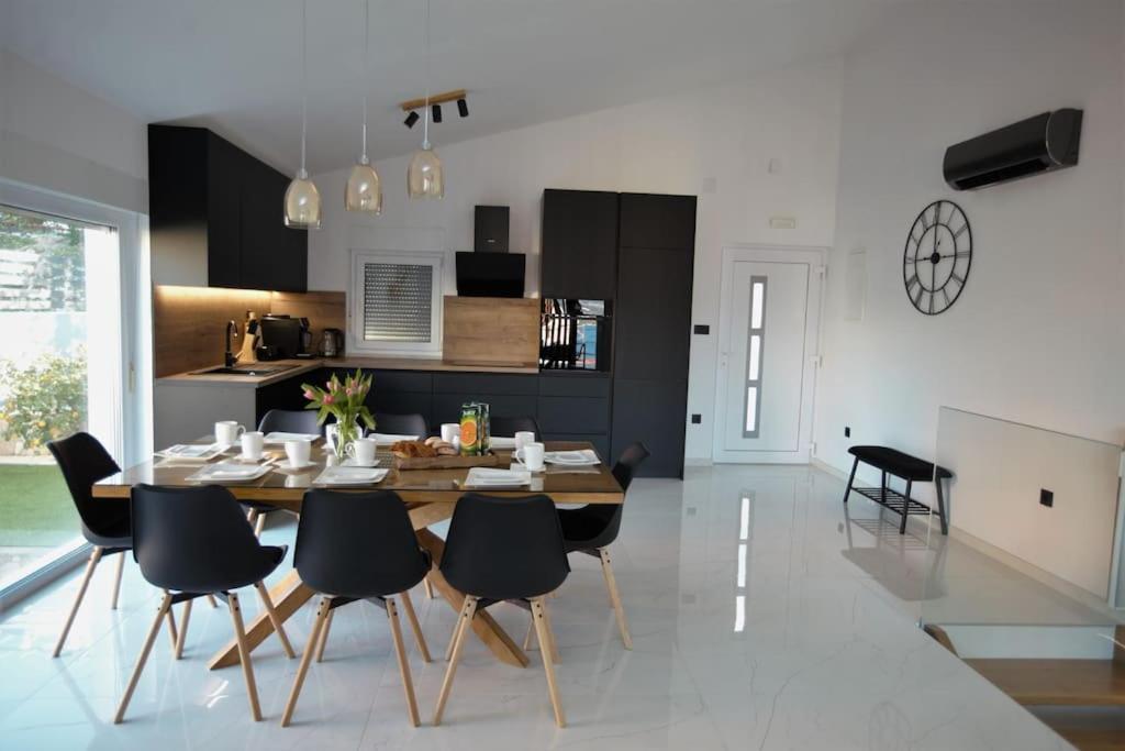 Luxury Villa Lana Apt, Seaview Terrace, Large Outdoor Space, Bbq Trogir Exteriör bild