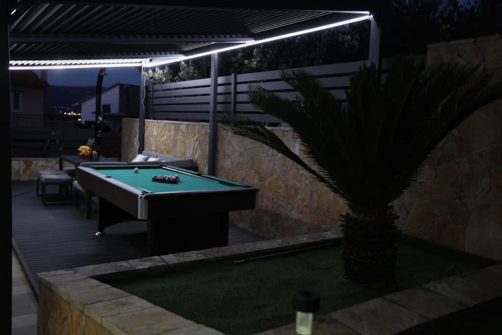 Luxury Villa Lana Apt, Seaview Terrace, Large Outdoor Space, Bbq Trogir Exteriör bild