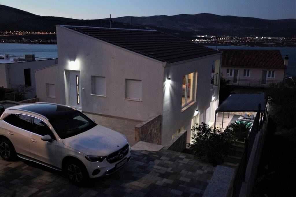 Luxury Villa Lana Apt, Seaview Terrace, Large Outdoor Space, Bbq Trogir Exteriör bild