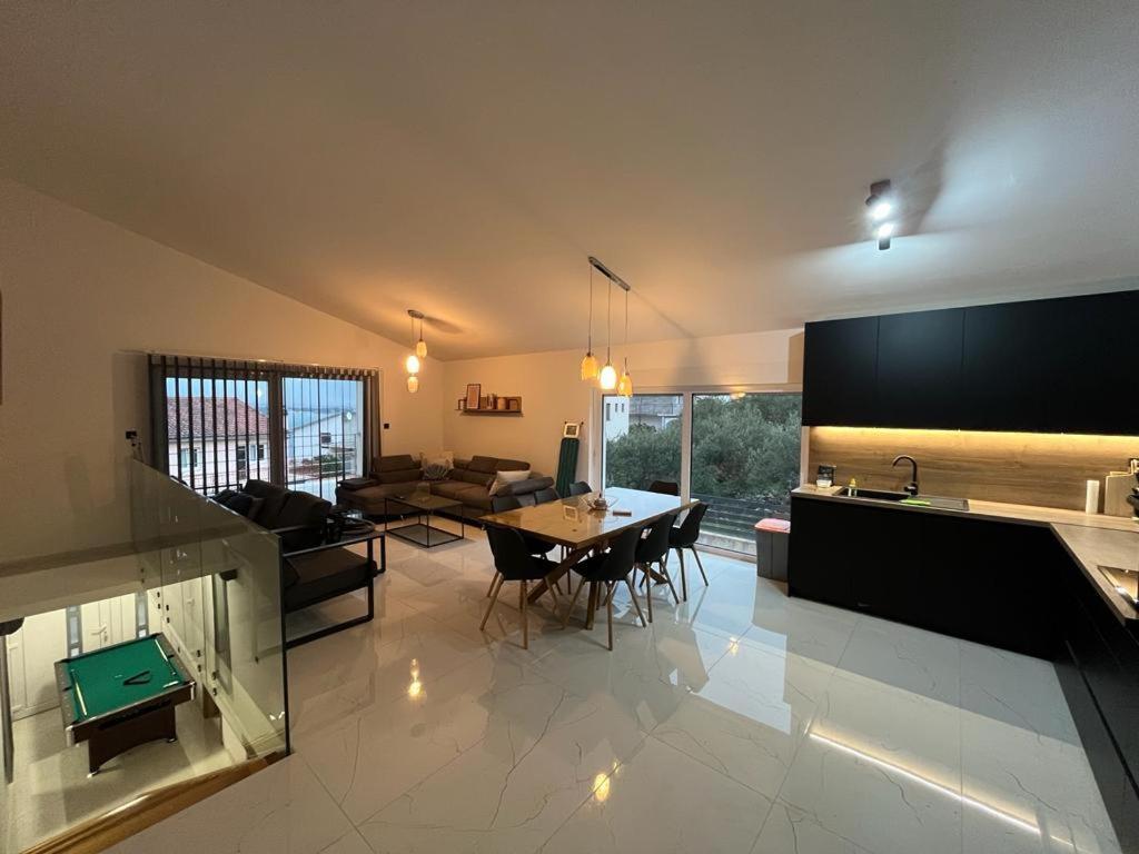 Luxury Villa Lana Apt, Seaview Terrace, Large Outdoor Space, Bbq Trogir Exteriör bild